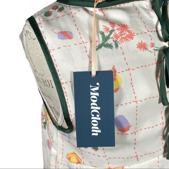 Modcloth Picnic Print 3 Tie Keyhole Sleeveless Blouse Size Small Picnic Food NWT - Picture 8 of 10